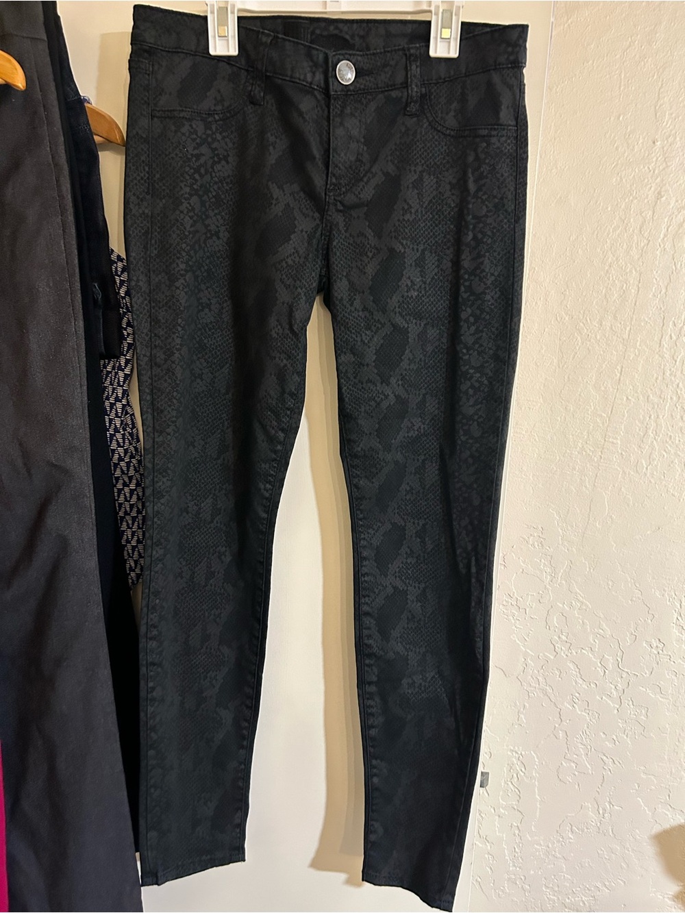 💙3 for $25💙 Kut from the Kloth Women's Skinny Jeans in Black Snake-Print